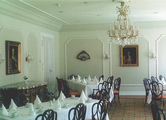 Photo: Operation de luxe Hotel Bristol Vienna - unter dem Bildnis der milde lächelnden Maria Theresia    Photo SAST REPORT