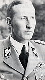 Reinhard Heydrich unterbreitete Heinrich Himmler auf dessen Hühnerfarm sein fertig ausgearbeitetes Dossier: 
